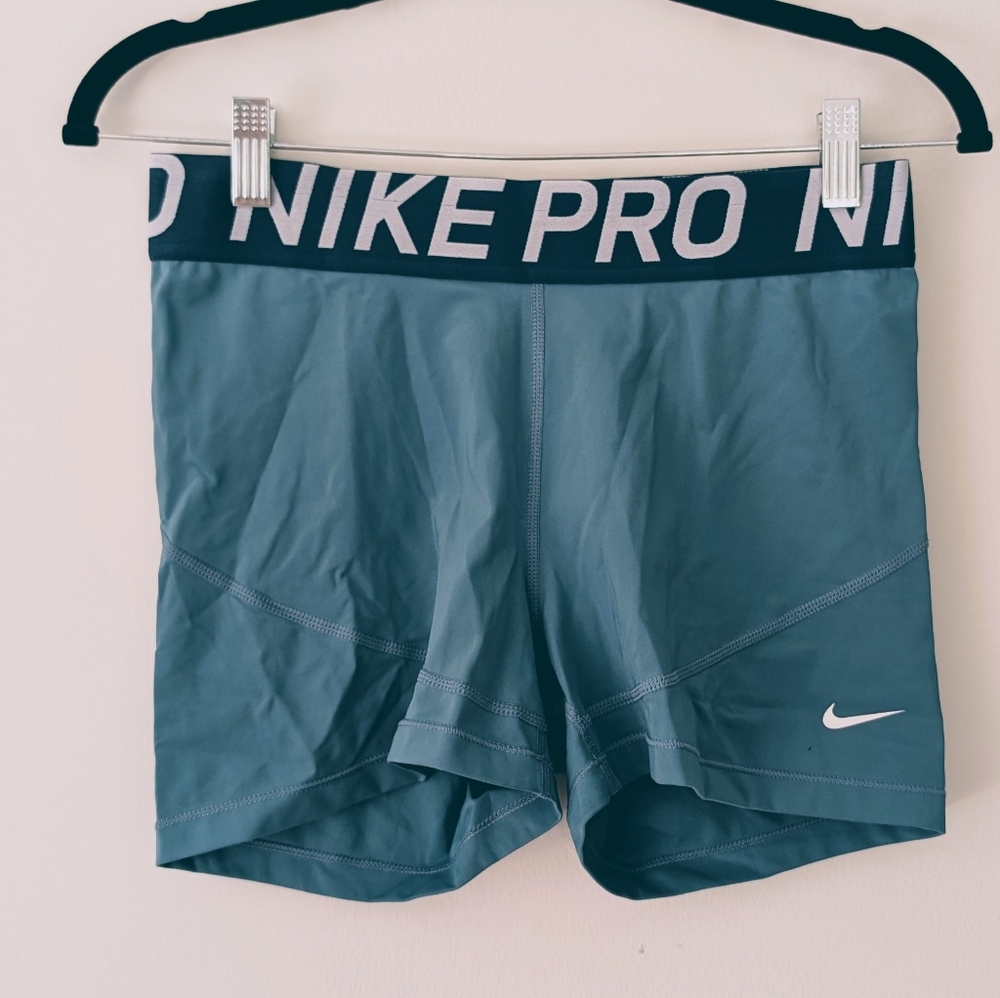Nike Pro 3" Shorts - L